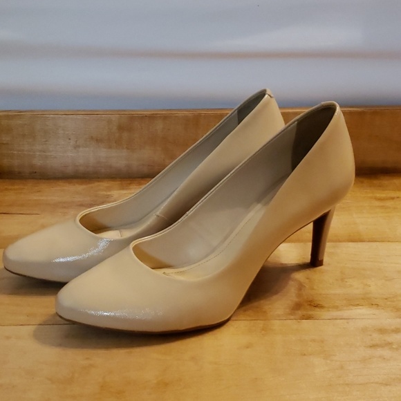 alex marie pumps